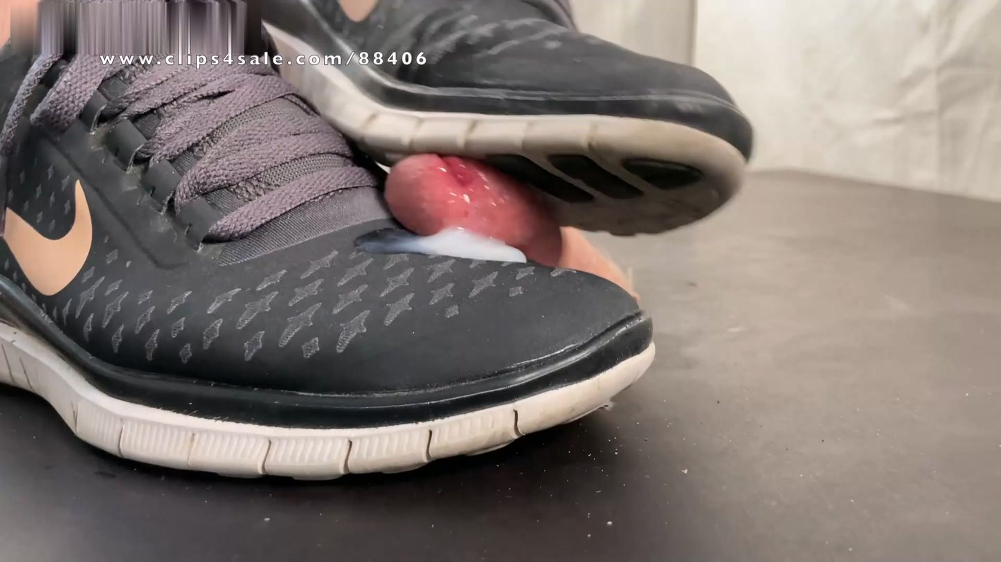 A cock crushing Shoejob in black Nike frees – CBT and some spitting – slave cam