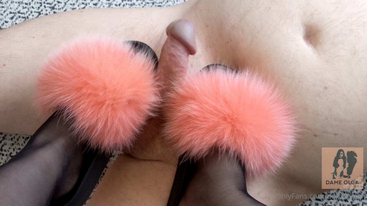 Shoejob in Pink Fluffy Slippers