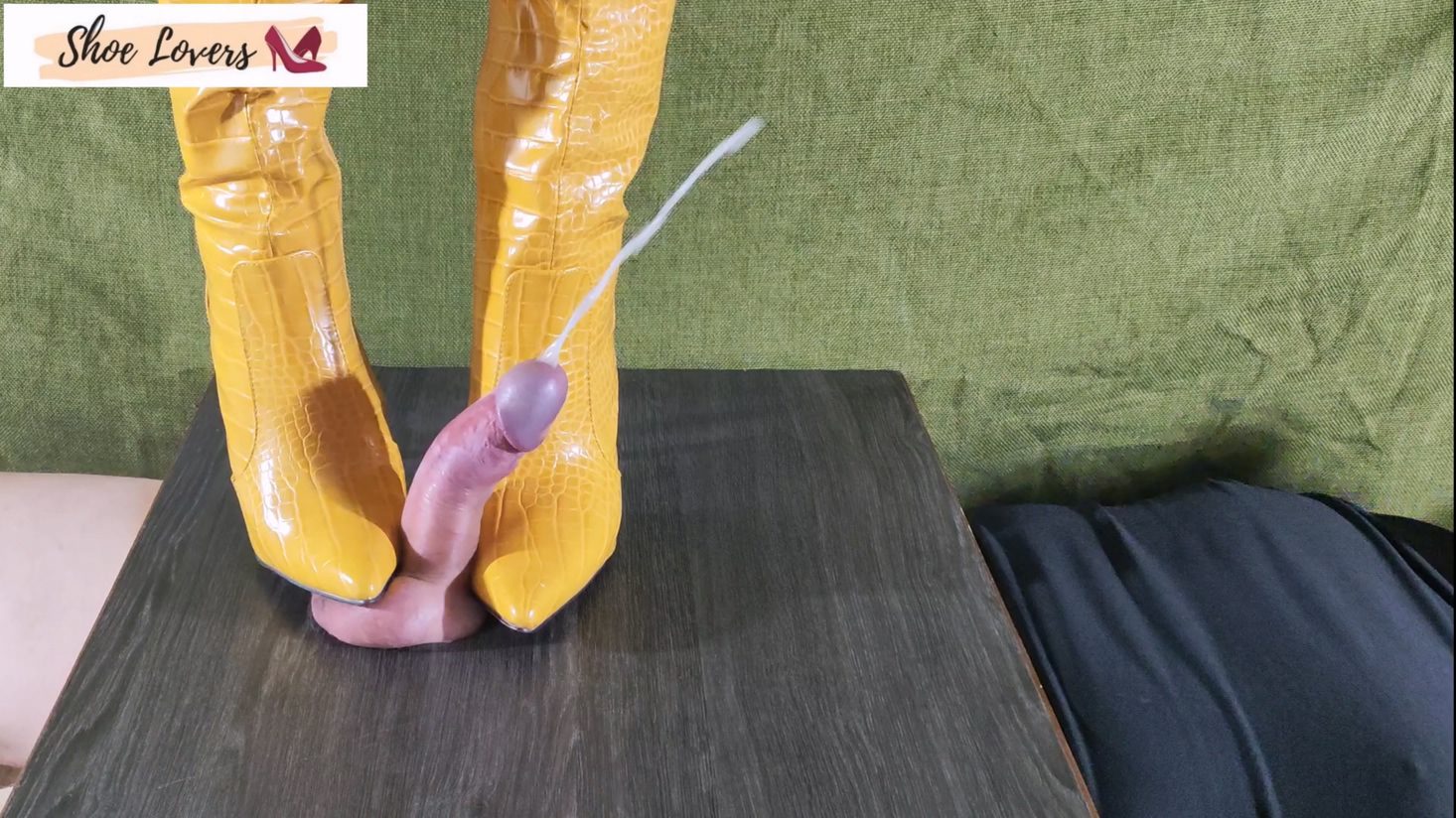 Yellow boots bootjob shoejob ruined orgasm double cumshot