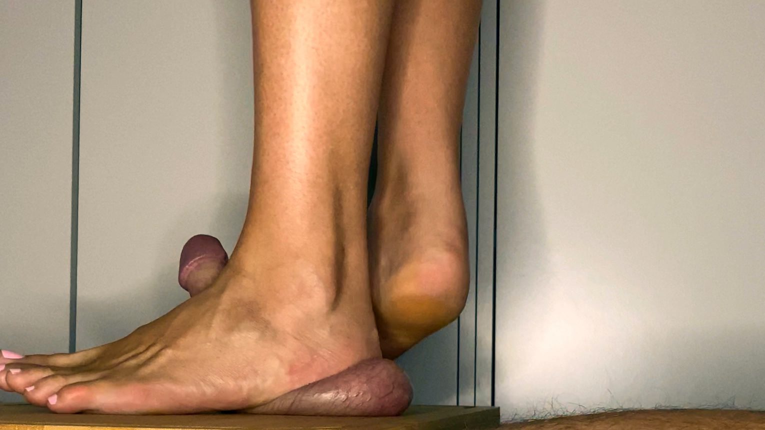 Stomp the Cum Out – No Hands with my Pink Toenails!